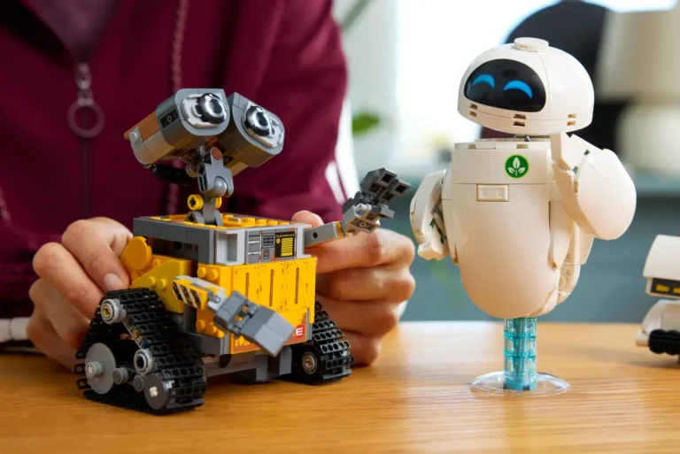 LEGO Disney WALL-E and EVE 43279 Review -Cinematic Image by LEGO®