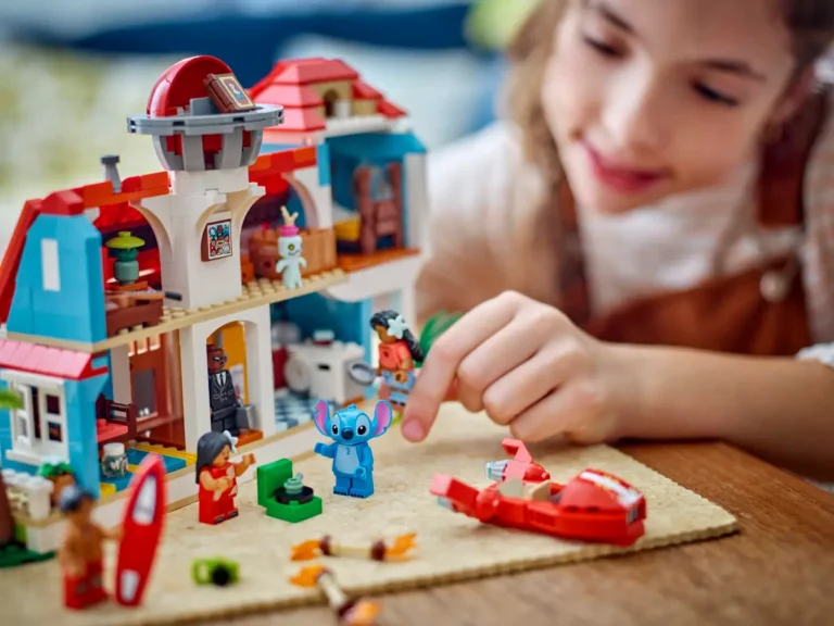 LEGO Lilo and Stitch Beach House 43268 Set Cinematic