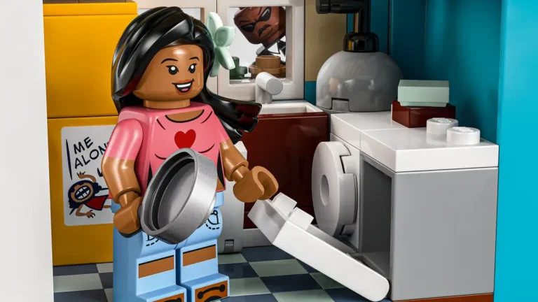 LEGO Lilo and Stitch Beach House 43268 Set Interior Kitchen w/Fridge + Sticker